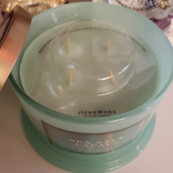 Homeworx Sea Salt Papaya Candle - Picture 2 of 4